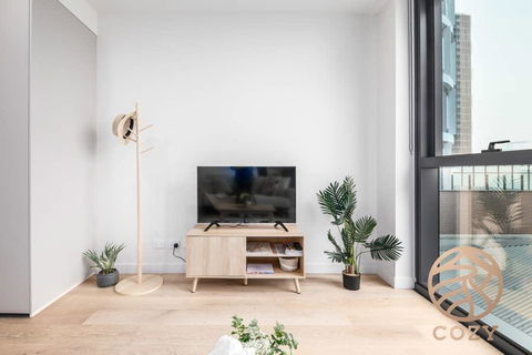143, Summer Time Freshment In Melbourne Village - Accommodation Gladstone 0