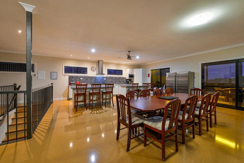 16 Crevalle Way - Fantastic House With Gulf Views - Accommodation Gladstone 3