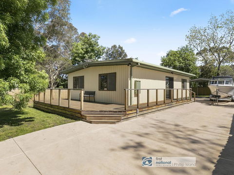 16 McKenzie Road - Accommodation Gladstone 0