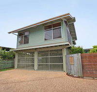 18 Northbeach Place Mudjimba Beach - Pet Friendly Linen Included WIFI - Accommodation Gladstone