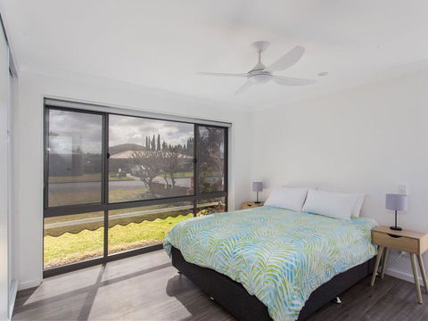 18 Rest Point - Accommodation Gladstone 0
