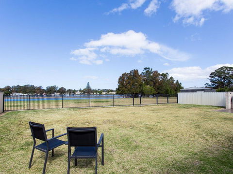 18 Rest Point - Accommodation Gladstone 2