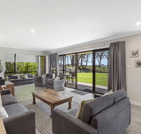 19 'Bay Parklands' 2 Gowrie Avenue - ground floor renovated unit with water views  WIFI - Accommodation Gladstone