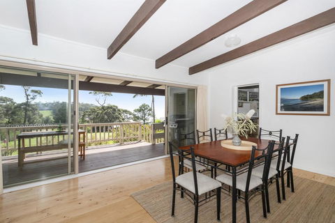 19 Buchan Street - Mollymooks Tee To Sea - Accommodation Gladstone 1