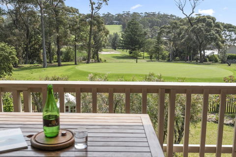 19 Buchan Street - Mollymooks Tee To Sea - Accommodation Gladstone 0
