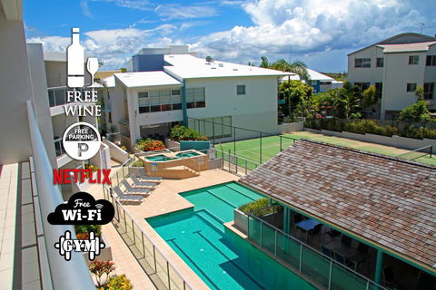 1BR Coolum Beach , Roof Terrace, Spa, Tennis, Pool - Accommodation Gladstone 0