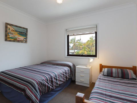 2 'Carindale', 19-23 Dowling Street - Pool, Tennis Court, Close To Town - Accommodation Gladstone 2