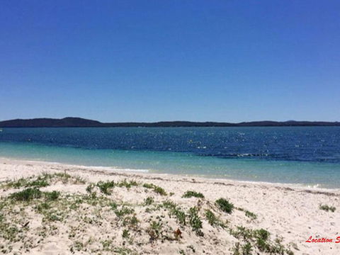 2 'Copacabana', 61 Sandy Point Road - Cute Unit With Water Views From The Balcony - Accommodation Gladstone 3