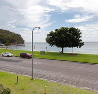 2 'Little Hut' 20 Kurrawa Close - Stunning water views of Little Beach - Accommodation Gladstone