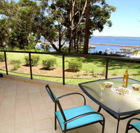 2 'Magnus Pines' 52-56 Magnus Street - stunning unit with aircon water views  foxtel - Accommodation Gladstone
