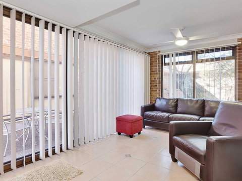 2 'Plattens' 15 Kurrawa Close - Great Duplex So Close To The Water - Accommodation Gladstone 1