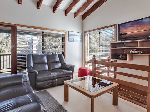2 'Plattens' 15 Kurrawa Close - Great Duplex So Close To The Water - Accommodation Gladstone 2