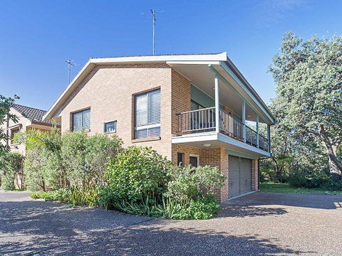 2 'Plattens' 15 Kurrawa Close - Great Duplex So Close To The Water - Accommodation Gladstone 0