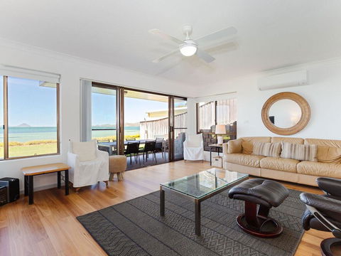 2 'The Pelicans' 53 Soldiers Point Road - Ground Floor Unit On The Waterfront - Accommodation Gladstone 0