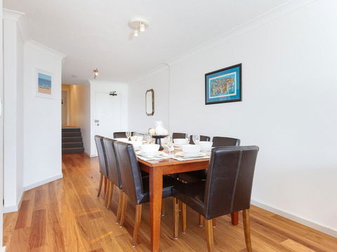 2 'The Pelicans' 53 Soldiers Point Road - Ground Floor Unit On The Waterfront - Accommodation Gladstone 3