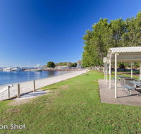 2 'Westpoint' 2 Thurlow Avenue - ground floor linen supplied views - Accommodation Gladstone