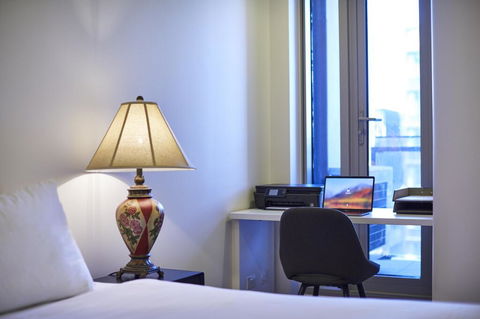 2 Bdrm 2 Bthrm Apt With Balcony Views Pool And Gym - Accommodation Gladstone 2