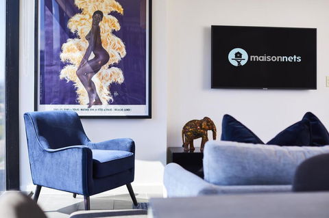 2 Bdrm 2 Bthrm Apt With Balcony Views Pool And Gym - Accommodation Gladstone 0