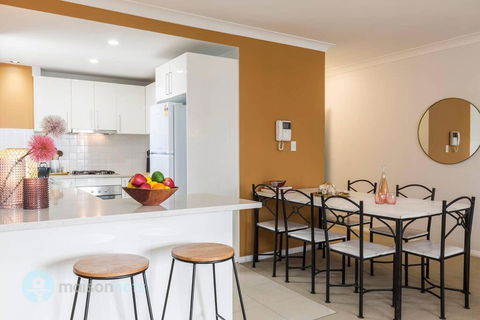 2 Bedroom 2 Bathroom Apt With Balcony And Parking - Accommodation Gladstone 2