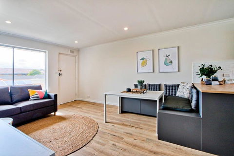 2 Bedroom Apt In Glenelg With Air-Con - Accommodation Gladstone 1