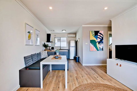 2 Bedroom Apt In Glenelg With Air-Con - Accommodation Gladstone 0
