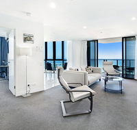 2 Bedroom Ocean View Apartment in Surfers Paradise - Accommodation Gladstone