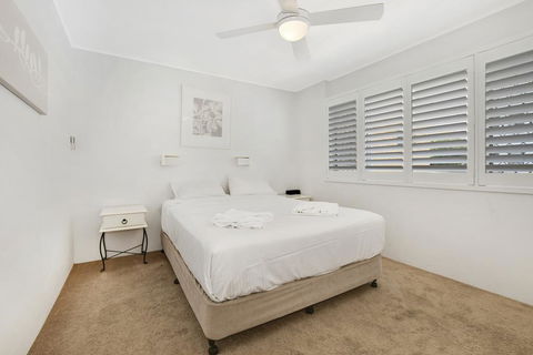 2 Bedroom Top Floor Unit - Ocean Views And Pool - Accommodation Gladstone 2
