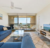 2 Bedroom Top Floor Unit - Ocean Views and Pool - Accommodation Gladstone