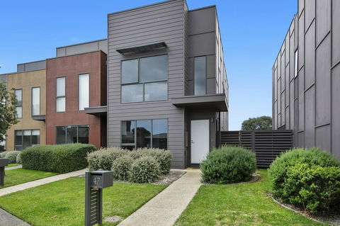 2 Bedroom Townhouse - Family & Corporate Bookings Only - Accommodation Gladstone 3
