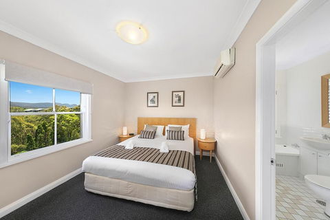 2 Bedroom Villa @ Oaks Cypress Lakes Resort - Accommodation Gladstone 1