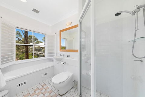 2 Bedroom Villa @ Oaks Cypress Lakes Resort - Accommodation Gladstone 3