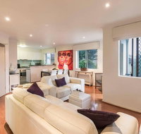 2 Bedroom with Parking  AC Close To Beach  City - Accommodation Gladstone