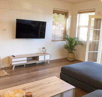 2 Bedroom SHORT walk to CBDBEACH and DARBY ST - Accommodation Gladstone