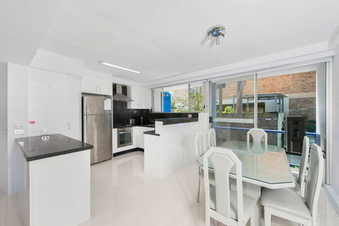 2 Cirrus - Accommodation Gladstone 3