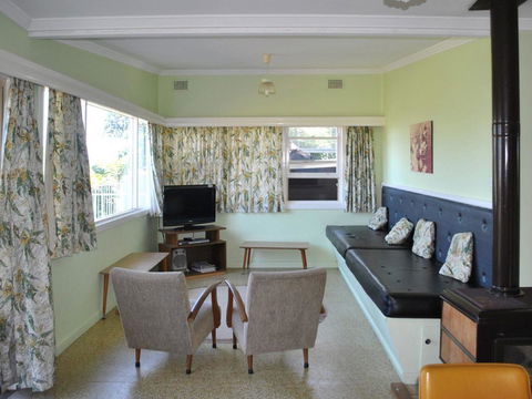 2 Rockpool Road - Accommodation Gladstone 2