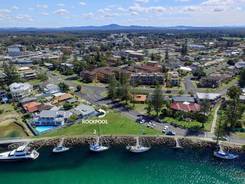 2 Rockpool Road - Accommodation Gladstone 0