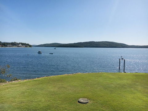 2 The Shores Soldiers Point - Waterfront - Uninterrupted Water Views INCLUDING ALL LINEN & TOWELS, Free Wi-Fi - Accommodation Gladstone 1