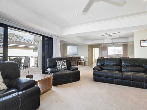 2/137 Soldiers Point Road - Luxury Unit On The Waterfront With Aircon And Free Unlimited Wi Fi - Accommodation Gladstone 3
