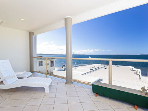 2/141A Soldiers Point Road - Large Waterfront Duplex Across From The Bowling Club - Accommodation Gladstone 0