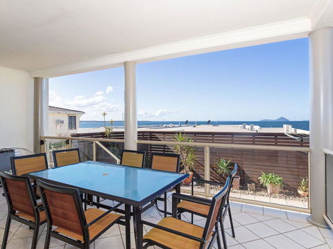 2/141A Soldiers Point Road - Large Waterfront Duplex Across From The Bowling Club - Accommodation Gladstone 2