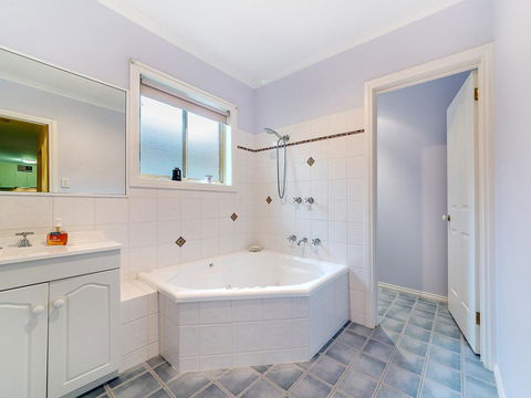 2/3 Wyndham Ave,Cowes - Accommodation Gladstone 1