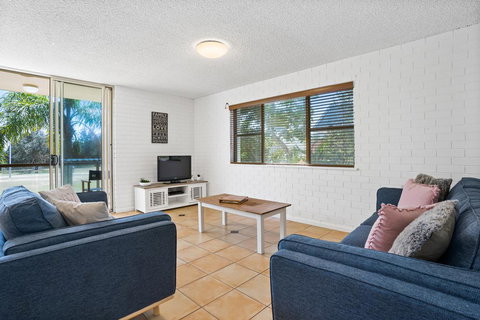 2/56 Lawson Street@Clarkes Beach - Accommodation Gladstone 0
