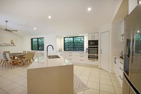 20 Avalon Street Coolum Beach - Pets Welcome - New Listing - Accommodation Gladstone 3