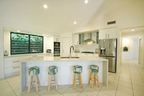 20 Avalon Street Coolum Beach - Pets Welcome - New Listing - Accommodation Gladstone 2