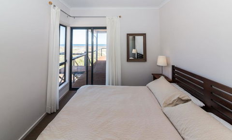 20 Lady Bay Road - Accommodation Gladstone 1