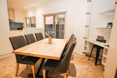 22 Riverside - Accommodation Gladstone 1