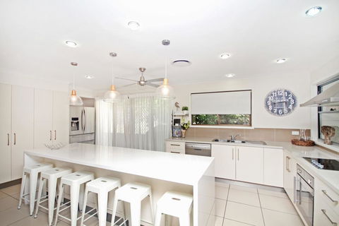 22 Sorrento Avenue, Coolum Beach - Linen Supplied PET FRIENDLY - 500 BOND - Accommodation Gladstone 2