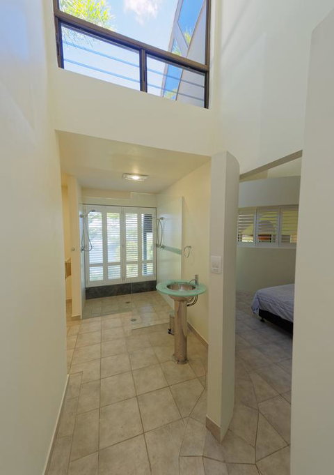 230 Scenic Drive - Accommodation Gladstone 3