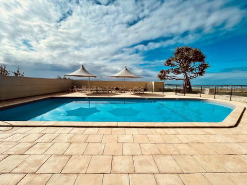 BEACHSIDE/ PARADISE BEST VIEWS GOLD COAST - Accommodation Gladstone 4