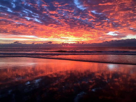 BEACHSIDE/ PARADISE BEST VIEWS GOLD COAST - Accommodation Gladstone 2